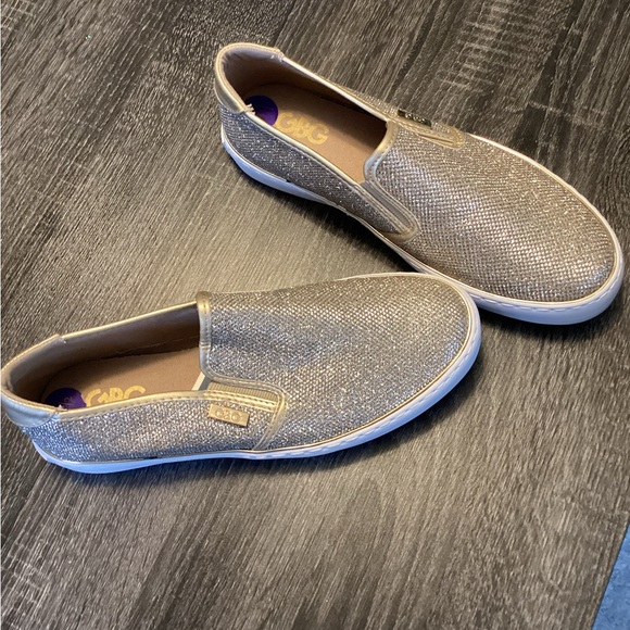 Guess GBG LA NWOT Gold Glitter Slip On Sneakers. Size 8.5. - Picture 9 of 10